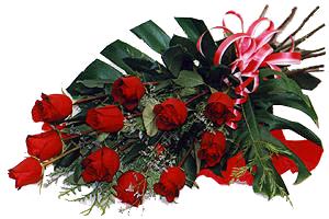 10 adet g�l buketi sade ve sik bir haldedir  G�lba�� �i�ek kaliteli taze ve ucuz �i�ekler  