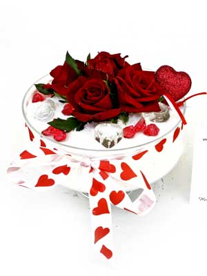 G�lba�� �i�ek yolla , �i�ek g�nder , �i�ek�i   7 adet g�l cam i�inde ve s�slemeler ��k bir �i�ek