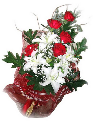  �i�ek yolla G�lba�� internetten �i�ek sat���  5 adet kirmizi g�l 1 adet kazablanka �i�egi buketi