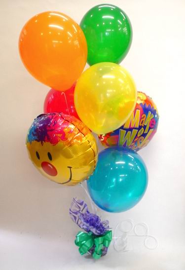  Ankaradaki �i�ek�iler G�lba�� cicek , cicekci  17 adet u�an balon ve k���k kutuda �ikolata