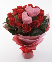 12 adet k�rm�z� g�l ve 2 adet kalp �ubuk  Ankara G�lba��ndaki �i�ek�iler ankara �i�ek sat��� 