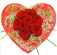 Mika kalp i�erisinde 7 adet k�rm�z� g�l  G�lba�� �i�ek kaliteli taze ve ucuz �i�ekler 