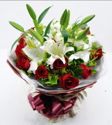 11 adet k�rm�z� g�l 1 dal kazablanka buket  G�lba�� ankara �i�ek servisi , �i�ek�i adresleri 