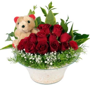 Cam tabakta 7 adet k�rm�z� g�l ve k���k ay�  G�lba�� �i�ek kaliteli taze ve ucuz �i�ekler 