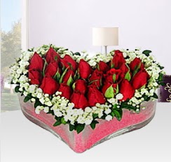 Kalp i�erisinde 10 adet k�rm�z� g�l  G�lba��na �i�ek , �i�ek�i , �i�ek�ilik 