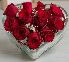 Kalp i�erisinde 7 adet k�rm�z� g�l  G�lba�� anneler g�n� �i�ek yolla 