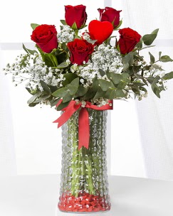 5 adet k�rm�z� g�l kalp �ubuk cam vazoda  G�lba�� �i�ek g�nder cicekciler , cicek siparisi 