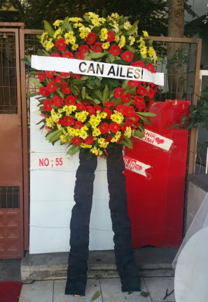Cenaze �i�e�i kar��yaka mezarl��� cenazeye �i�ek