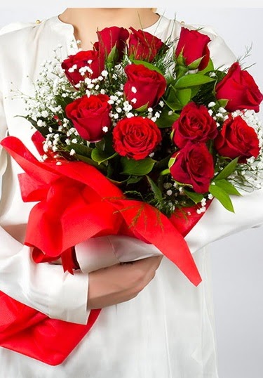 A�k G�lleri 11 Adet k�rm�z� g�l buketi  G�lba�� anneler g�n� �i�ek yolla 