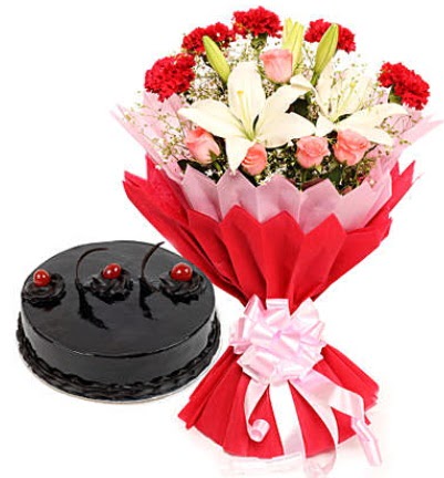 Kar���k mevsim buketi ve 4 ki�ilik ya� pasta  G�lba�� �i�ek kaliteli taze ve ucuz �i�ekler 