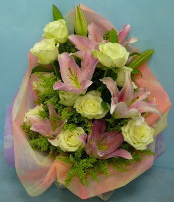 11 adet g�l ve 2 adet kazablanka buketi  G�lba�� �i�ek sipari�i yurti�i ve yurtd��� �i�ek sipari�i 