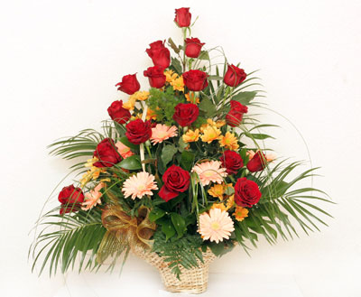  G�lba�� �i�ek kaliteli taze ve ucuz �i�ekler  sepet i�erisinde 9 adet g�l gerbera ve kir �i�ek