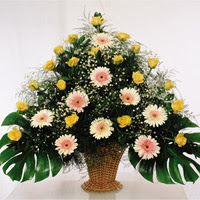 G�lba�� �i�ek�i g�venli kaliteli h�zl� �i�ek  17 adet sari g�l 9 adet gerbera sepette