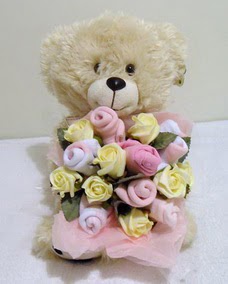 15 cm ayicik ve 15 adet yapay g�l demeti  G�lba�� �i�ek yolla , �i�ek g�nder , �i�ek�i  