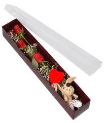 kutu içerisinde 3 adet gül ve oyuncak  Ankara Gölbaşı çiçek gönderme 