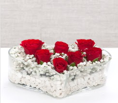 kalp içerisinde 7 adet kırmızı gül  Ankara çiçekçi Gölbaşı İnternetten çiçek siparişi 