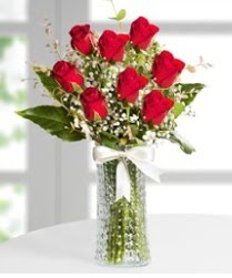 7 Adet vazoda kırmızı gül sevgiliye özel  Gölbaşı çiçekçi güvenli kaliteli hızlı çiçek 