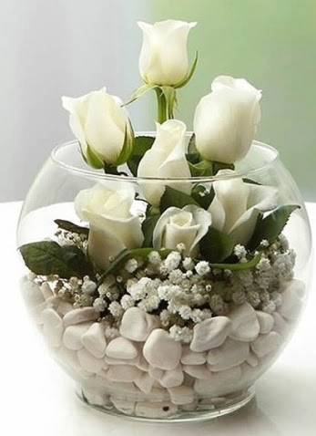Beyaz Mutluluk 9 beyaz gül fanusta  Gölbaşı çiçekçi güvenli kaliteli hızlı çiçek  