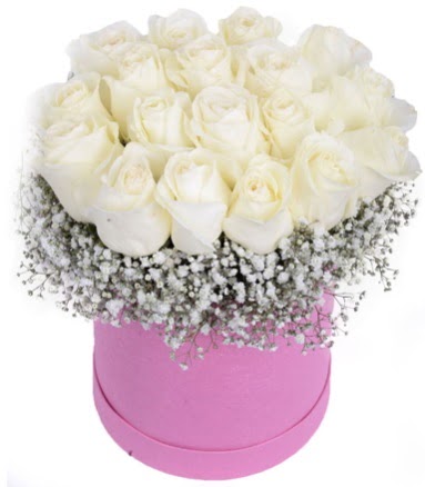Renkli kutuda 19 adet beyaz gül  Gölbaşı çiçek siparişi yurtiçi ve yurtdışı çiçek siparişi 